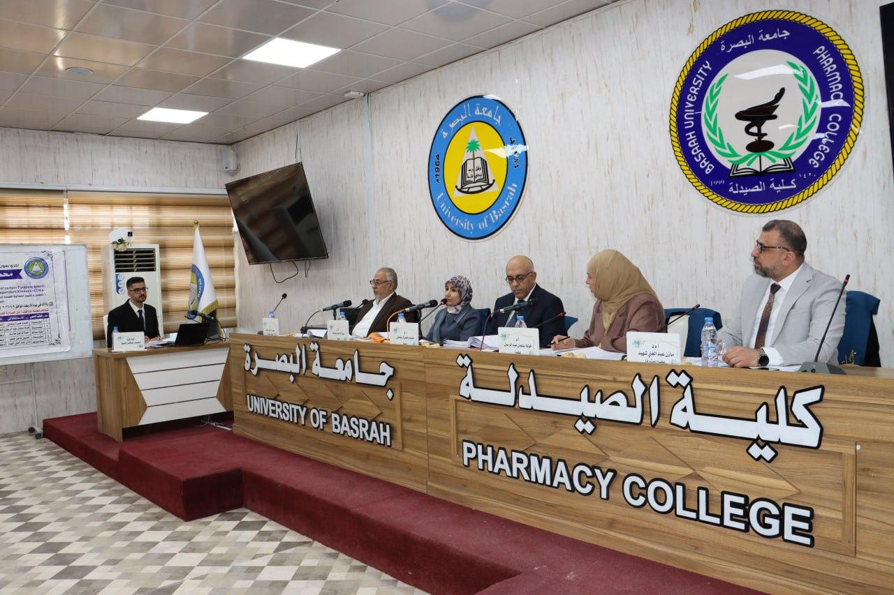 جانب من لجنة مناقشة رسالة الماجستير في كلية الصيدلة
